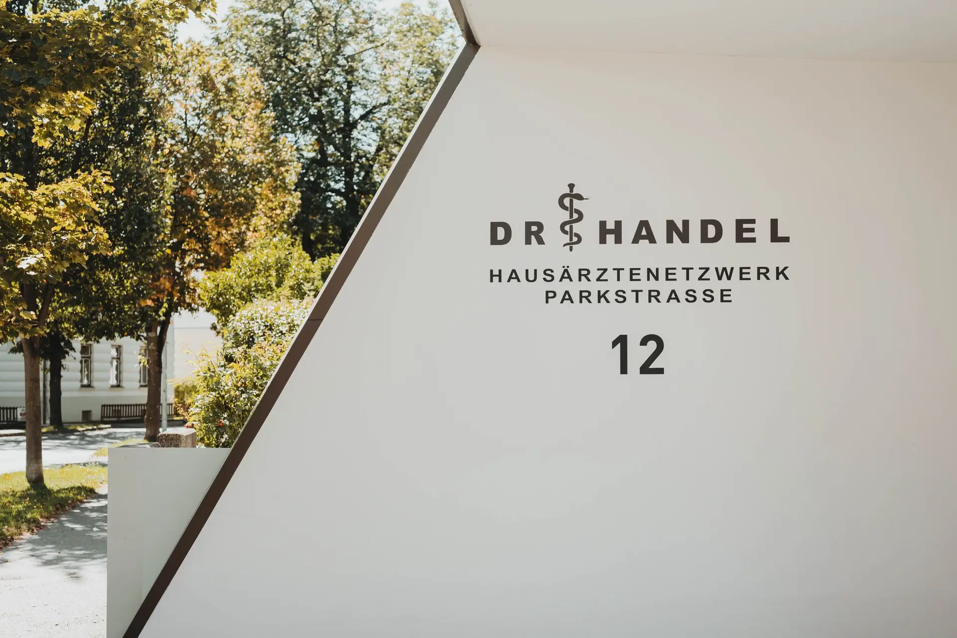 DrHandel2609-SabrinaS-SM-1